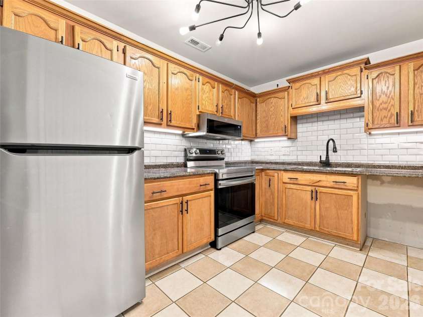 19 Krista Circle, Candler, NC 28715.  MLS# CAR4421403, YatesRealty ID 2631. 