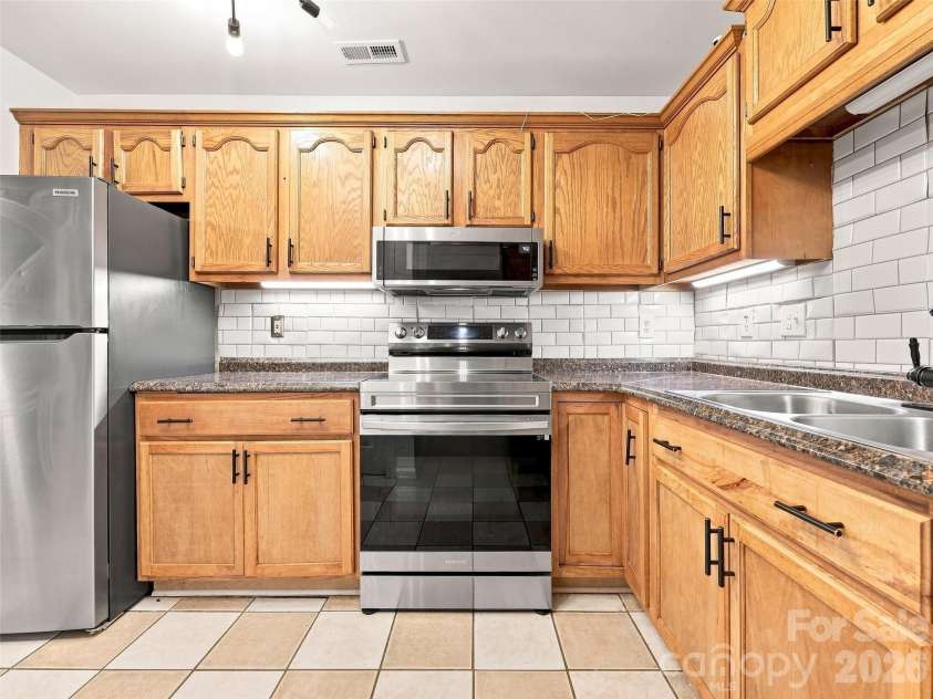 19 Krista Circle, Candler, NC 28715.  MLS# CAR4421403, YatesRealty ID 2631. 