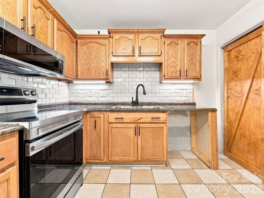 19 Krista Circle, Candler, NC 28715.  MLS# CAR4421403, YatesRealty ID 2631. 