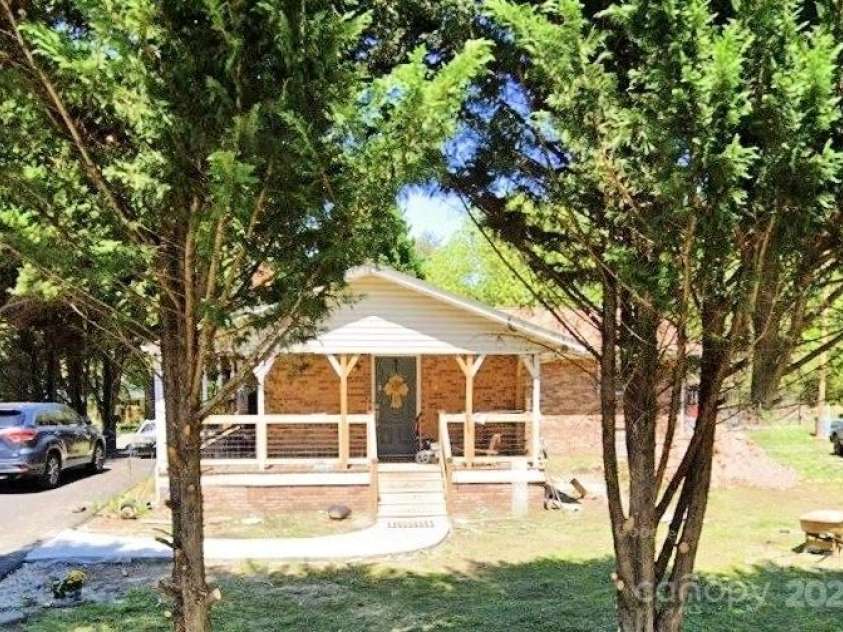 169 SMITH CLEMMER Road, Mount Holly, NC 28120.  MLS# CAR4273471, YatesRealty ID 26310. 