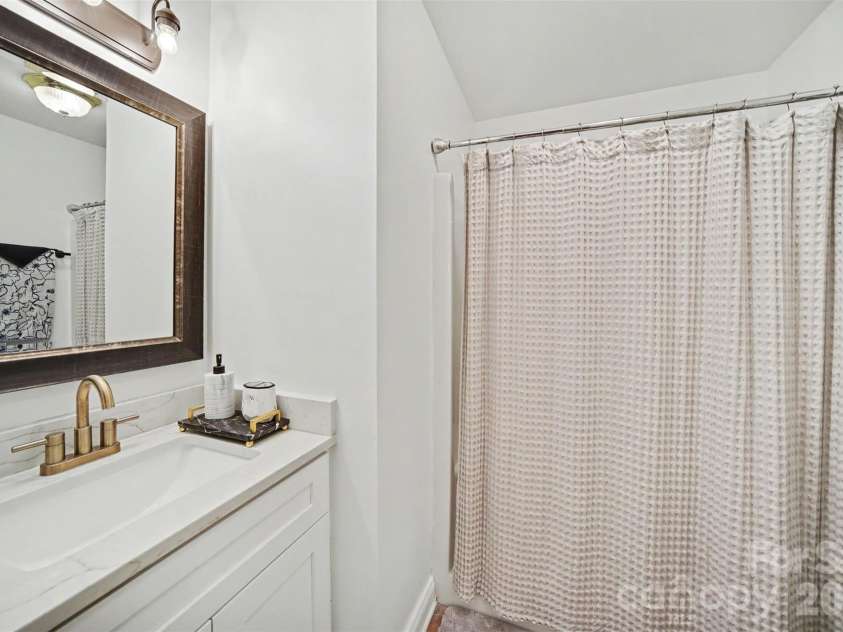 9701 Deer Run Road, Waxhaw, NC 28173.  MLS# CAR4382004, YatesRealty ID 26310. Bathroom 2