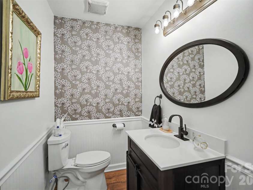 9701 Deer Run Road, Waxhaw, NC 28173.  MLS# CAR4382004, YatesRealty ID 26310. Half Bath