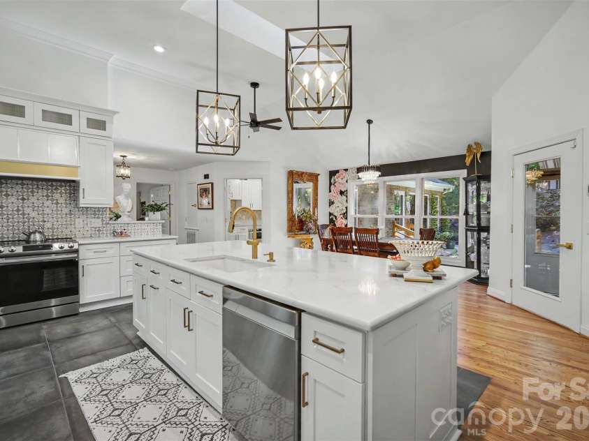 9701 Deer Run Road, Waxhaw, NC 28173.  MLS# CAR4382004, YatesRealty ID 26310. Kitchen & Dining Room