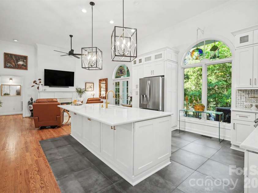 9701 Deer Run Road, Waxhaw, NC 28173.  MLS# CAR4382004, YatesRealty ID 26310. Kitchen & Family room