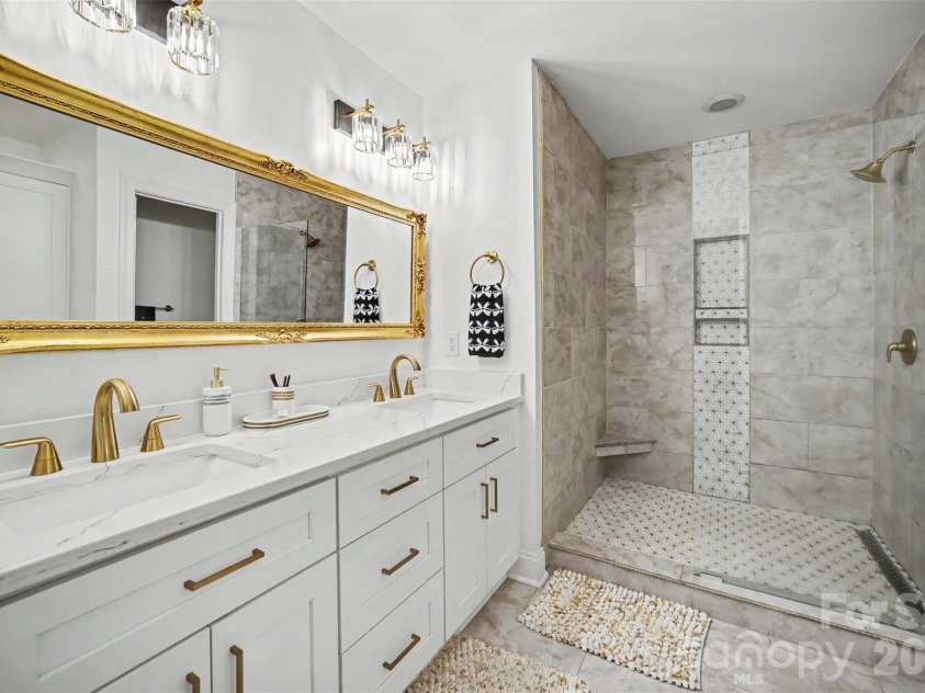 9701 Deer Run Road, Waxhaw, NC 28173.  MLS# CAR4382004, YatesRealty ID 26310. Primary Bathroom