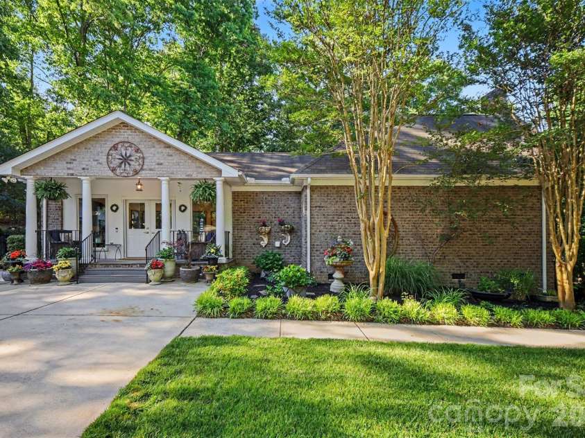 9701 Deer Run Road, Waxhaw, NC 28173.  MLS# CAR4382004, YatesRealty ID 26310. Side entrance