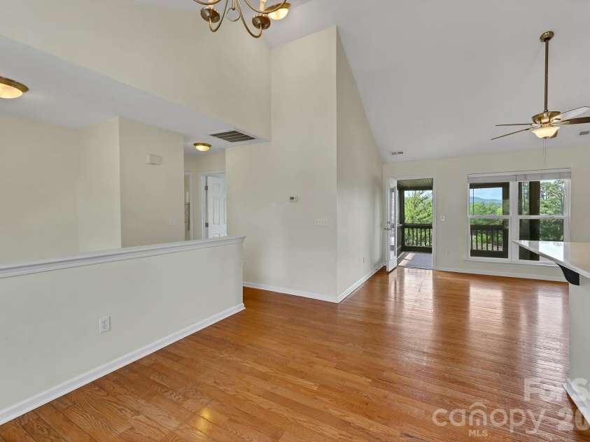 85 Rotunda Circle, Asheville, NC 28806.  MLS# CAR4379680, YatesRealty ID 26312. 