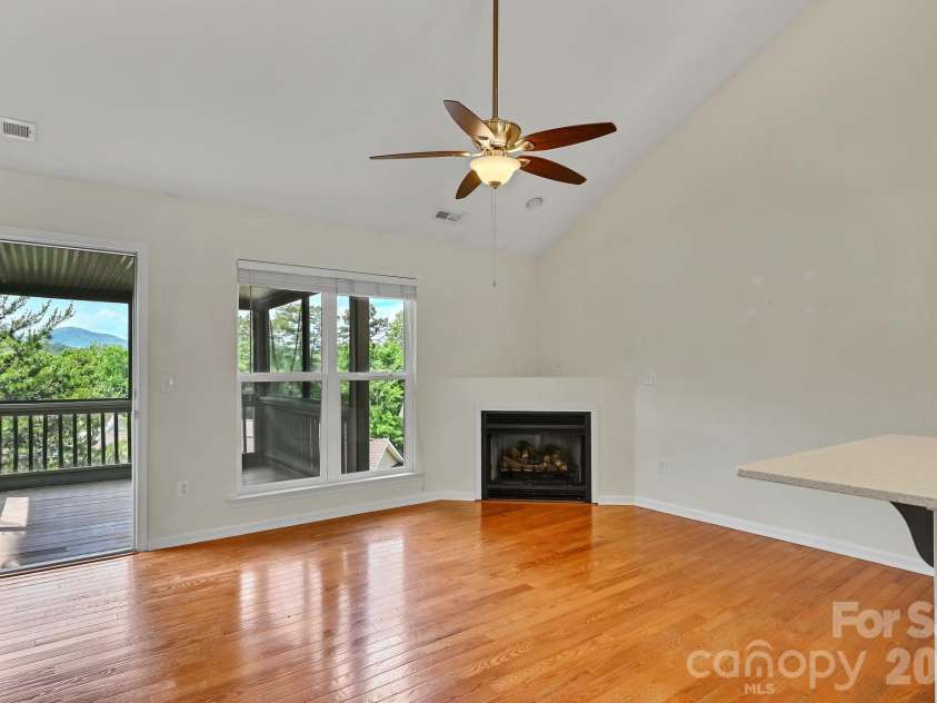 85 Rotunda Circle, Asheville, NC 28806.  MLS# CAR4379680, YatesRealty ID 26312. 