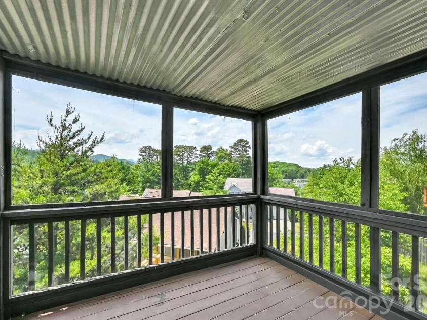 85 Rotunda Circle, Asheville, NC 28806.  MLS# CAR4379680, YatesRealty ID 26312. 