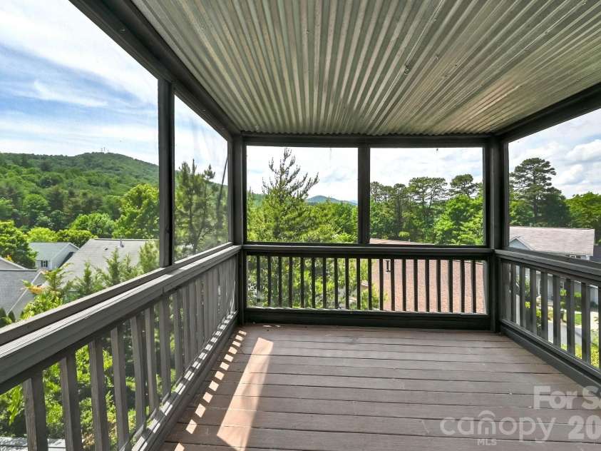 85 Rotunda Circle, Asheville, NC 28806.  MLS# CAR4379680, YatesRealty ID 26312. 