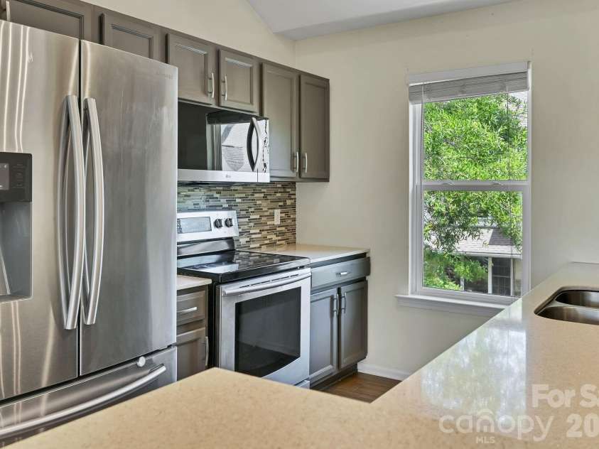 85 Rotunda Circle, Asheville, NC 28806.  MLS# CAR4379680, YatesRealty ID 26312. 