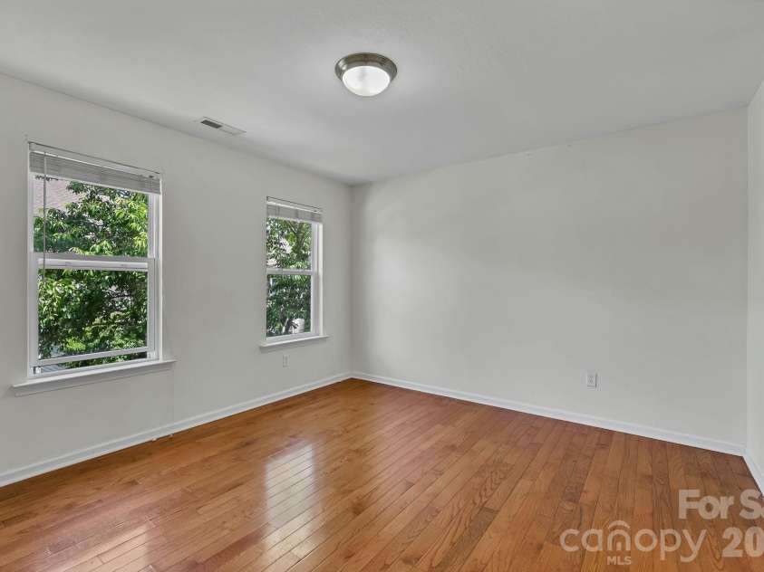 85 Rotunda Circle, Asheville, NC 28806.  MLS# CAR4379680, YatesRealty ID 26312. 