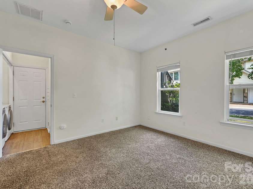 85 Rotunda Circle, Asheville, NC 28806.  MLS# CAR4379680, YatesRealty ID 26312. 