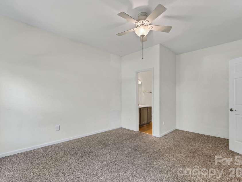 85 Rotunda Circle, Asheville, NC 28806.  MLS# CAR4379680, YatesRealty ID 26312. 
