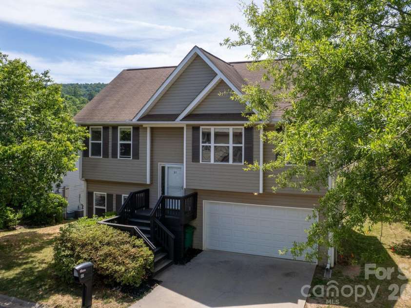 85 Rotunda Circle, Asheville, NC 28806.  MLS# CAR4379680, YatesRealty ID 26312. 