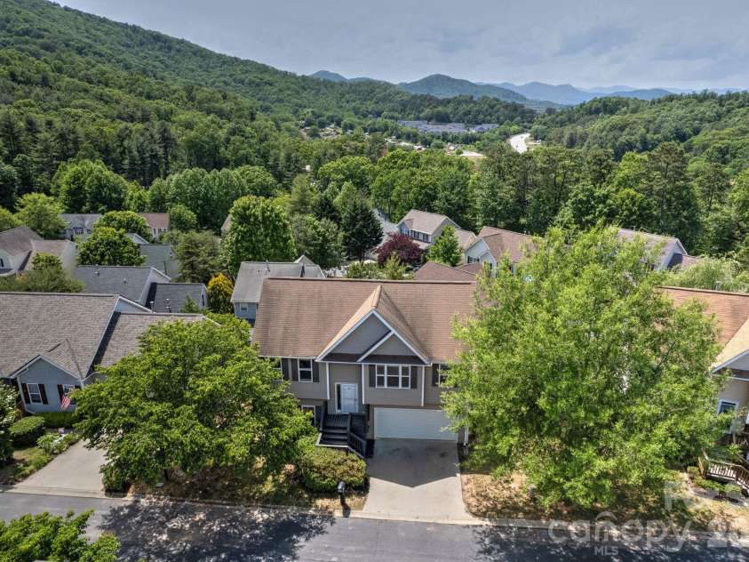 85 Rotunda Circle, Asheville, NC 28806.  MLS# CAR4379680, YatesRealty ID 26312. 