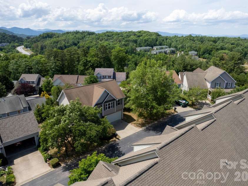 85 Rotunda Circle, Asheville, NC 28806.  MLS# CAR4379680, YatesRealty ID 26312. 