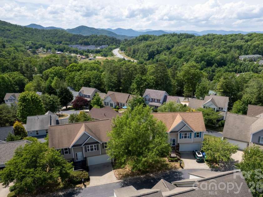 85 Rotunda Circle, Asheville, NC 28806.  MLS# CAR4379680, YatesRealty ID 26312. 
