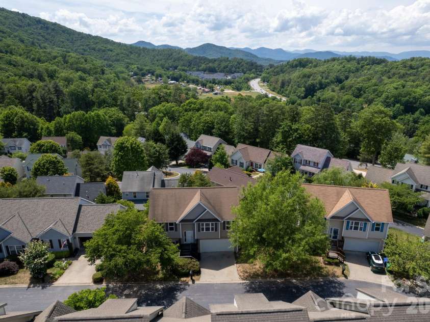85 Rotunda Circle, Asheville, NC 28806.  MLS# CAR4379680, YatesRealty ID 26312. 
