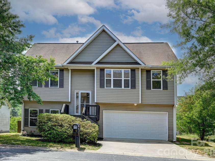 85 Rotunda Circle, Asheville, NC 28806.  MLS# CAR4379680, YatesRealty ID 26312. 