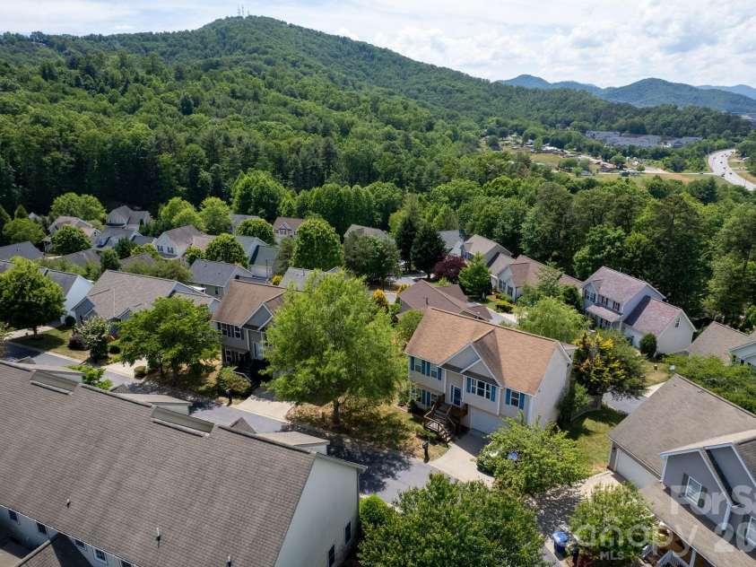 85 Rotunda Circle, Asheville, NC 28806.  MLS# CAR4379680, YatesRealty ID 26312. 