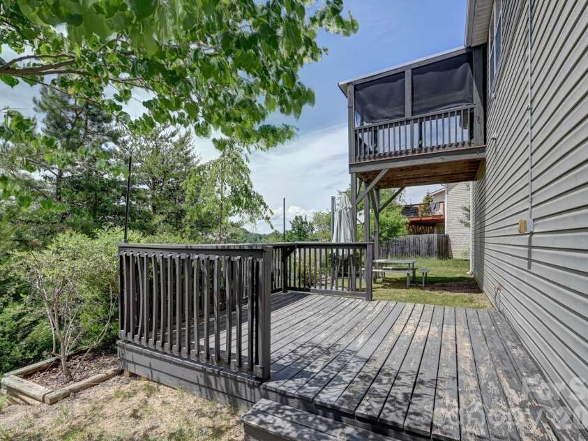 85 Rotunda Circle, Asheville, NC 28806.  MLS# CAR4379680, YatesRealty ID 26312. 