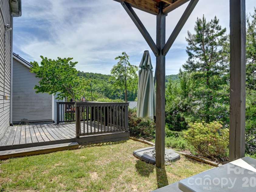 85 Rotunda Circle, Asheville, NC 28806.  MLS# CAR4379680, YatesRealty ID 26312. 