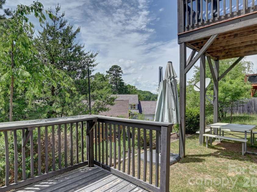 85 Rotunda Circle, Asheville, NC 28806.  MLS# CAR4379680, YatesRealty ID 26312. 