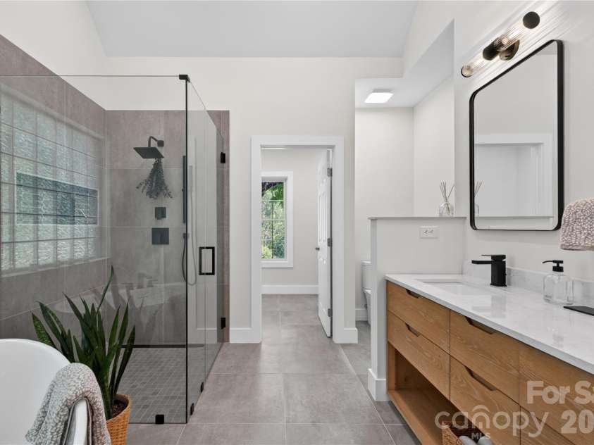 1117 Legacy Lane, Fort Mill, SC 29708.  MLS# CAR4384026, YatesRealty ID 26313. Primary bathroom on main