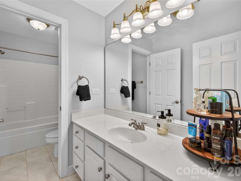 1117 Legacy Lane, Fort Mill, SC 29708.  MLS# CAR4384026, YatesRealty ID 26313. Second level full bath
