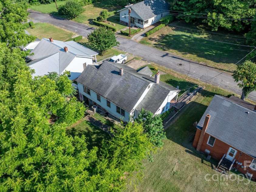 117 3rd Avenue, Hickory, NC 28602.  MLS# CAR4280297, YatesRealty ID 26314. 