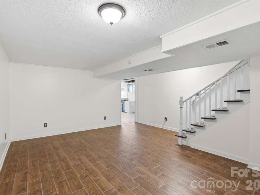38 Nixon Terrace, Asheville, NC 28805.  MLS# CAR4385121, YatesRealty ID 26316. 