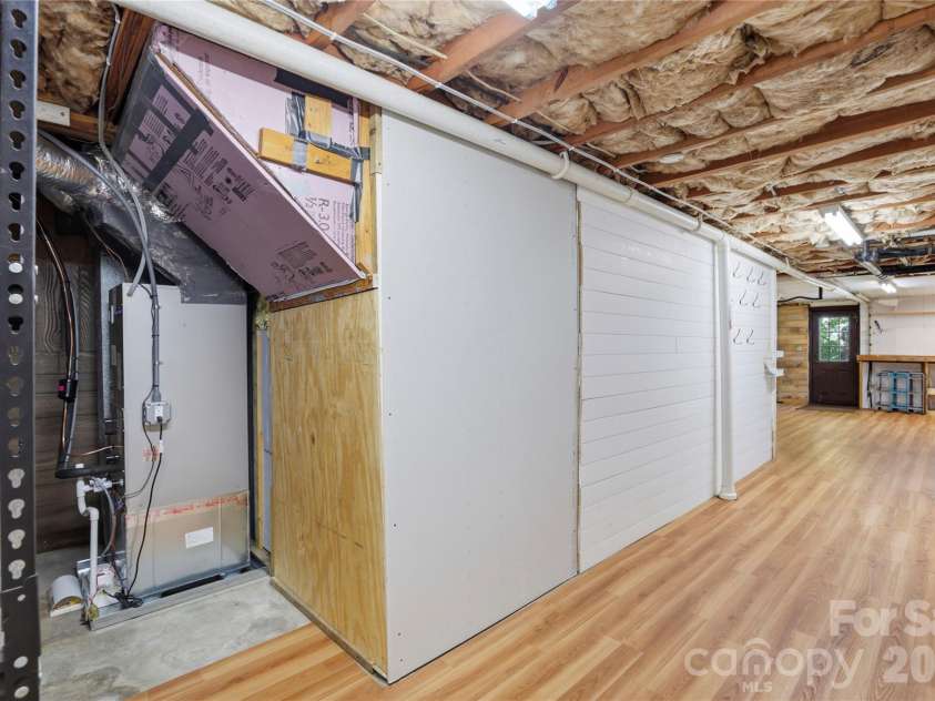 38 Nixon Terrace, Asheville, NC 28805.  MLS# CAR4385121, YatesRealty ID 26316. 