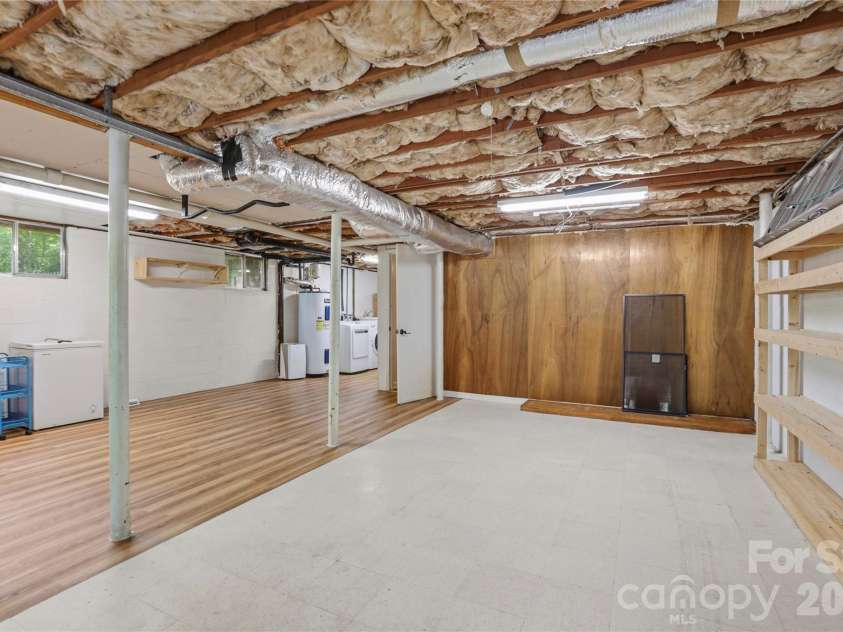 38 Nixon Terrace, Asheville, NC 28805.  MLS# CAR4385121, YatesRealty ID 26316. 