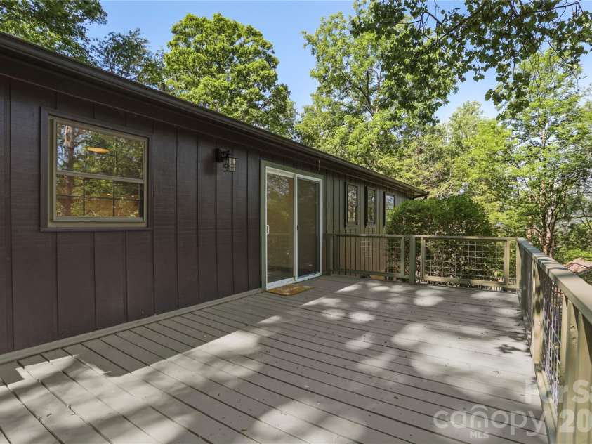 38 Nixon Terrace, Asheville, NC 28805.  MLS# CAR4385121, YatesRealty ID 26316. 