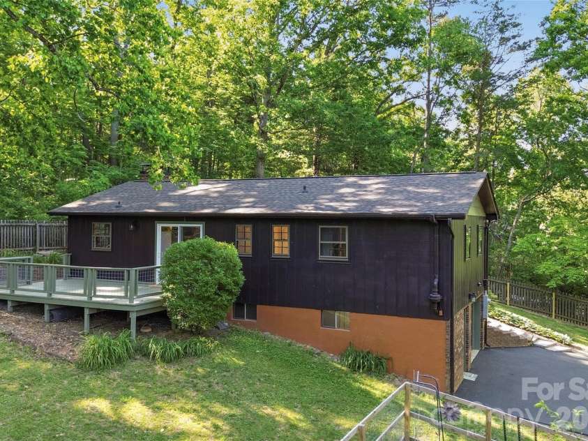 38 Nixon Terrace, Asheville, NC 28805.  MLS# CAR4385121, YatesRealty ID 26316. 