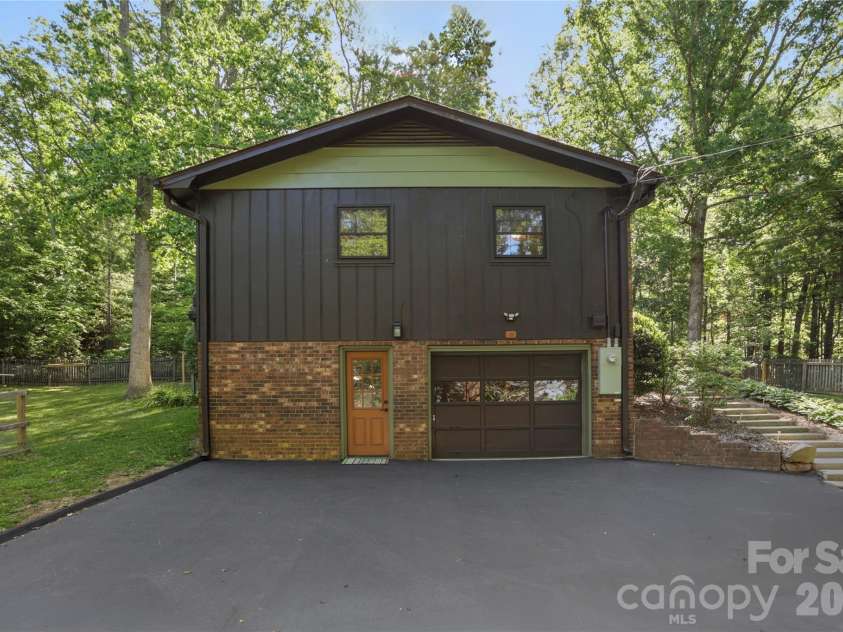38 Nixon Terrace, Asheville, NC 28805.  MLS# CAR4385121, YatesRealty ID 26316. 