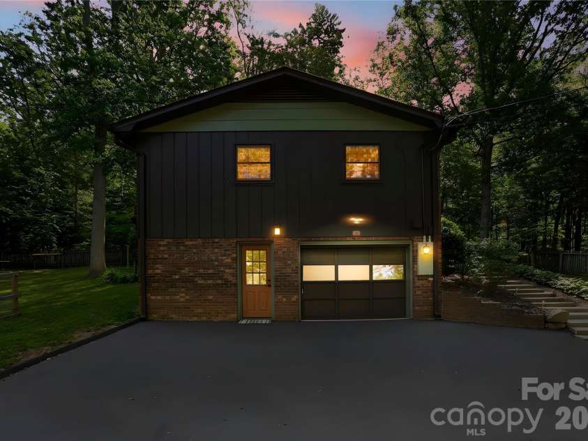 38 Nixon Terrace, Asheville, NC 28805.  MLS# CAR4385121, YatesRealty ID 26316. 