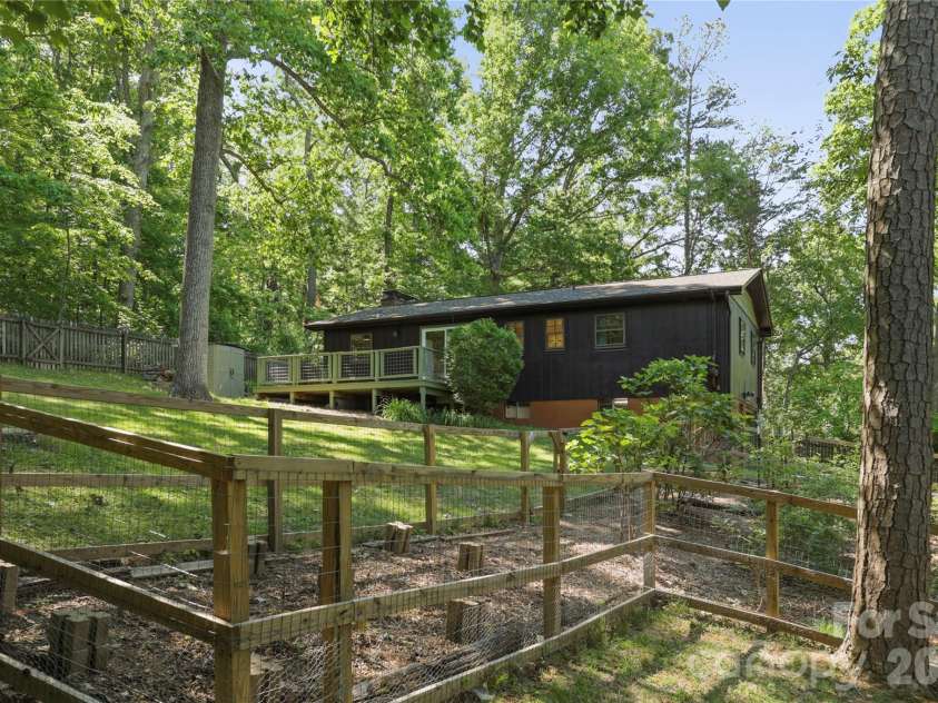 38 Nixon Terrace, Asheville, NC 28805.  MLS# CAR4385121, YatesRealty ID 26316. 