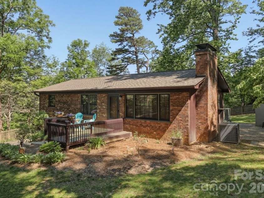 38 Nixon Terrace, Asheville, NC 28805.  MLS# CAR4385121, YatesRealty ID 26316. 