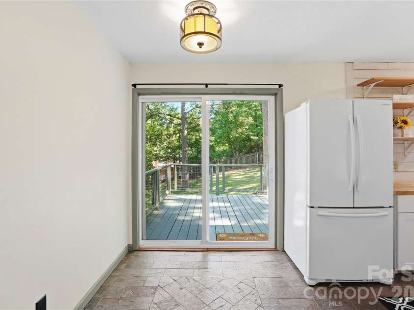 38 Nixon Terrace, Asheville, NC 28805.  MLS# CAR4385121, YatesRealty ID 26316. Dining area