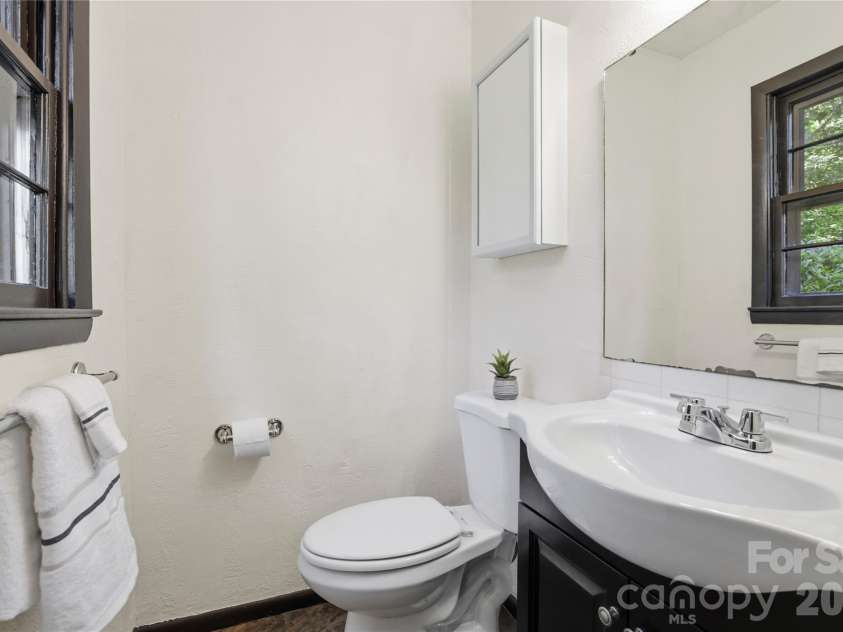 38 Nixon Terrace, Asheville, NC 28805.  MLS# CAR4385121, YatesRealty ID 26316. En Suite half bath off primary bedroom