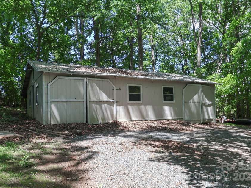 173 Rocky River Road, Mooresville, NC 28115.  MLS# CAR4259535, YatesRealty ID 26317. 