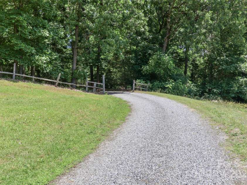 173 Rocky River Road, Mooresville, NC 28115.  MLS# CAR4259535, YatesRealty ID 26317. 