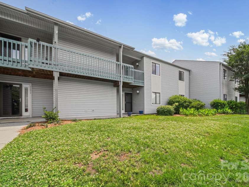 11023 Harrowfield Road, Charlotte, NC 28226.  MLS# CAR4385882, YatesRealty ID 26319. 