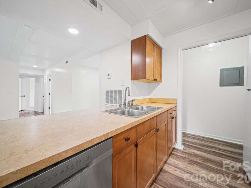 11023 Harrowfield Road, Charlotte, NC 28226.  MLS# CAR4385882, YatesRealty ID 26319. 