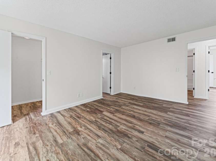 11023 Harrowfield Road, Charlotte, NC 28226.  MLS# CAR4385882, YatesRealty ID 26319. 