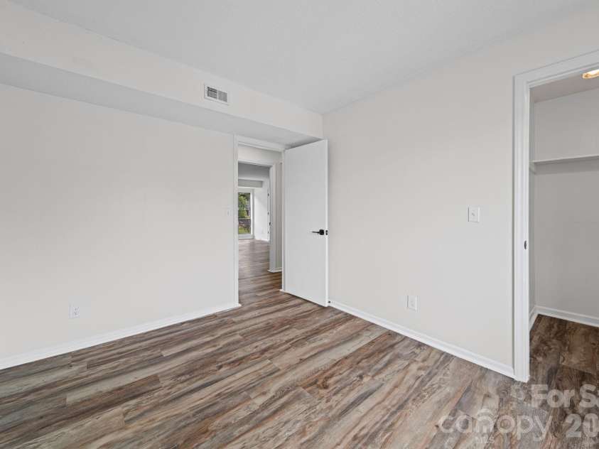 11023 Harrowfield Road, Charlotte, NC 28226.  MLS# CAR4385882, YatesRealty ID 26319. 