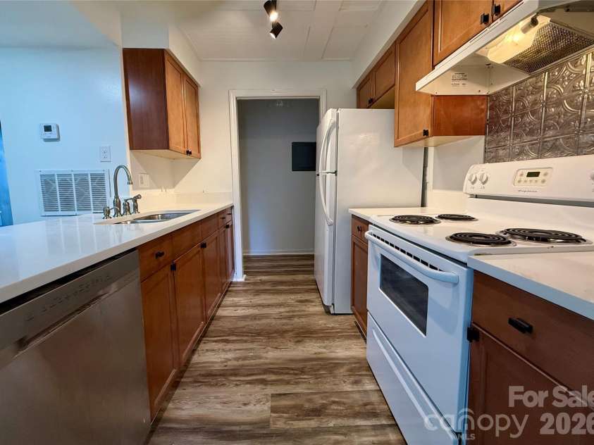 11023 Harrowfield Road, Charlotte, NC 28226.  MLS# CAR4385882, YatesRealty ID 26319. 