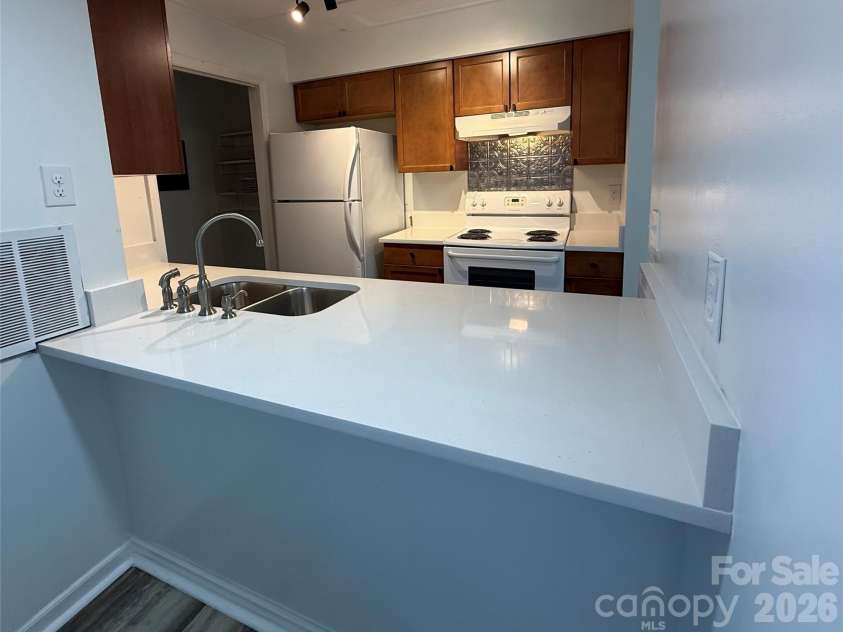 11023 Harrowfield Road, Charlotte, NC 28226.  MLS# CAR4385882, YatesRealty ID 26319. New Countertops!